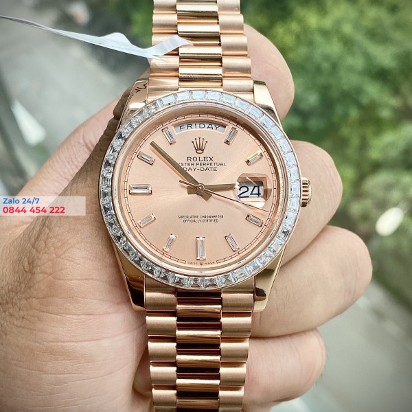  Rolex Day-Date 40 228345RBR Mặt Số Sundust Bọc Vàng Kim Cương Baguette Moissanite