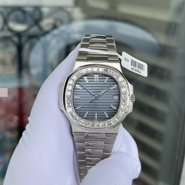 Đồng Hồ Patek Philippe Nautilus 5724 Kim Cương Baguette