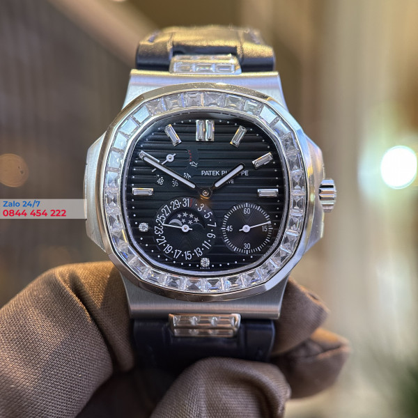 Đồng Hồ Patek Philippe Nautilus 5724G-001 Replica Diamonds Moissanite