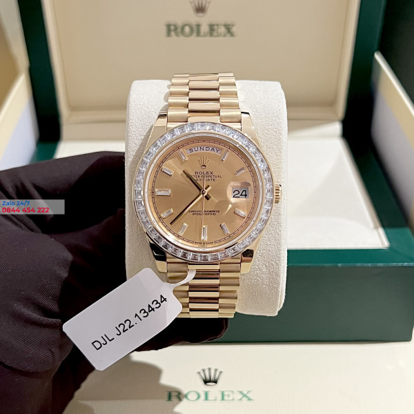 Đồng Hồ Rolex Day-Date 40 228238 Diamonds Baguete moissanite