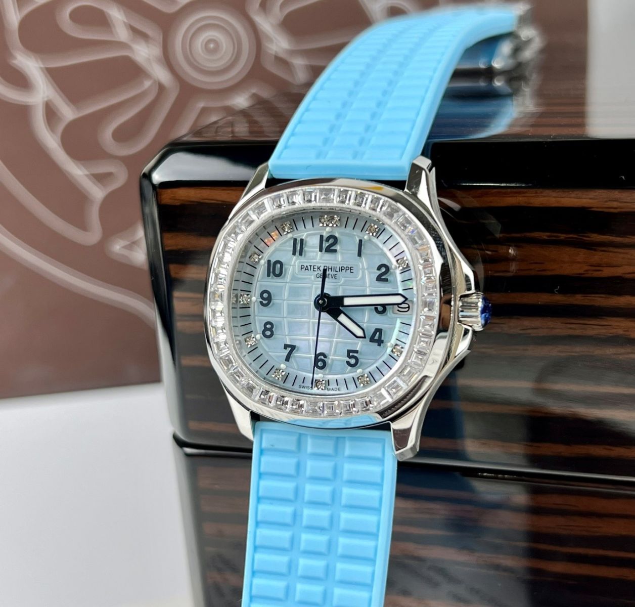 Mặt số Patek Philippe Aquanaut 5067A-017 Replica đơn giản nhưng cuốn hút