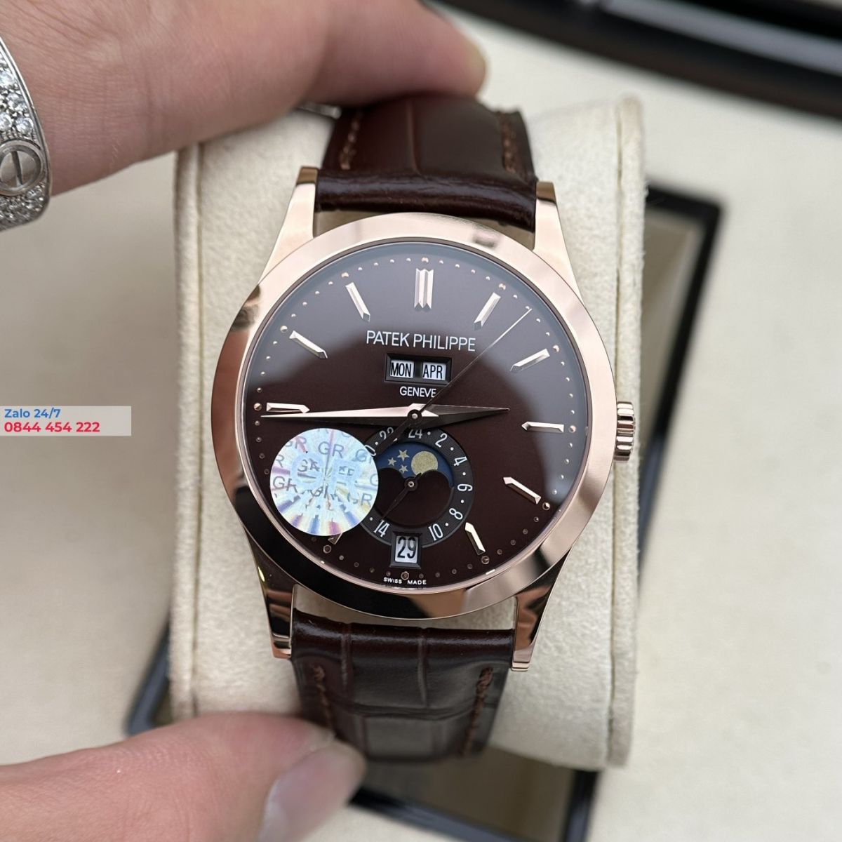 Patek Philippe Complication 5396R-011 quyến rũ với sắc nâu chocolate