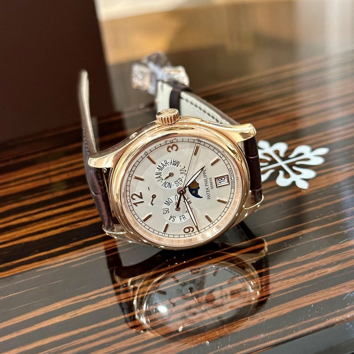 Đồng hồ Complications 5146J-001 replica đáp ứng mọi kỳ vọng