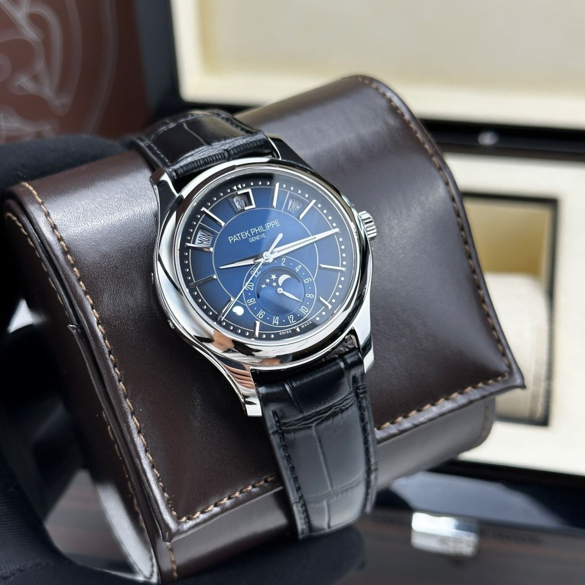 Patek Philippe Complications 5205G-013 Rep 1:1 xứng đáng để trải nghiệm