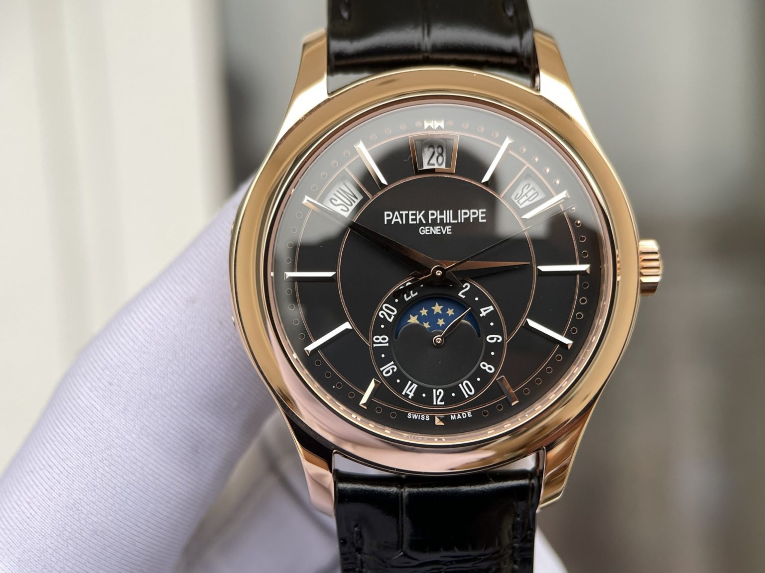 Vẻ đẹp hoàn thiện của mẫu đồng hồ Patek Philippe Complications 5205R replica