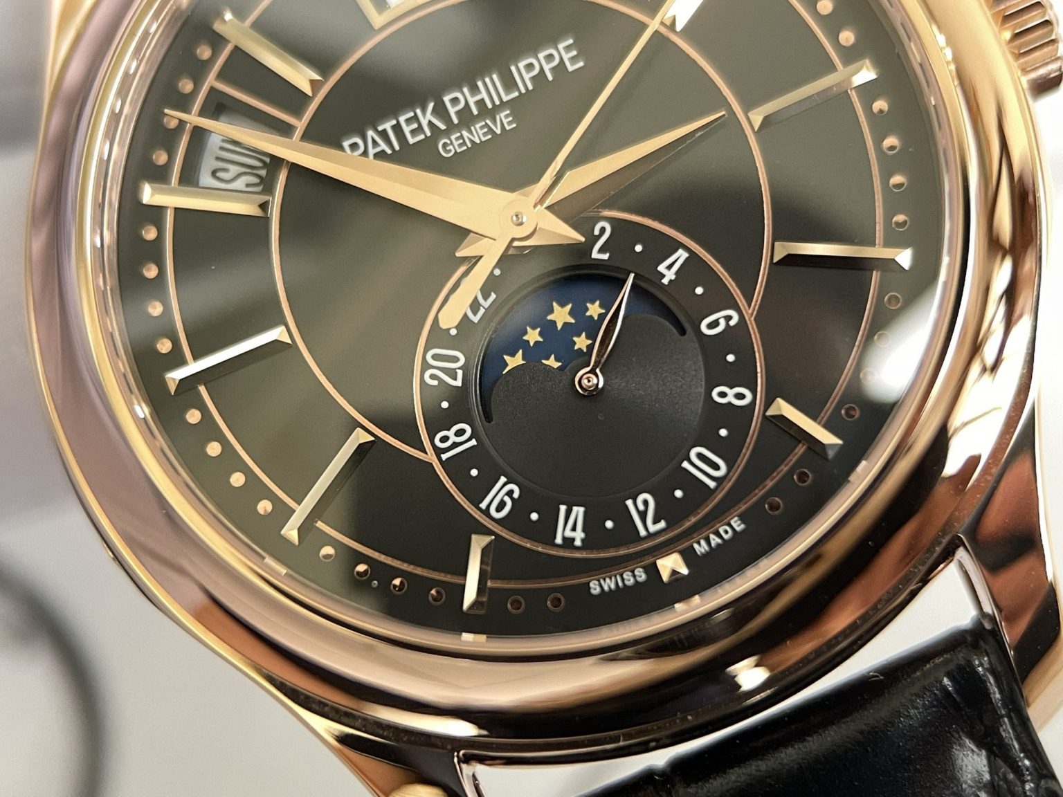 Sở hữu Patek Philippe Complications 5205R replica là một quyết định thông minh