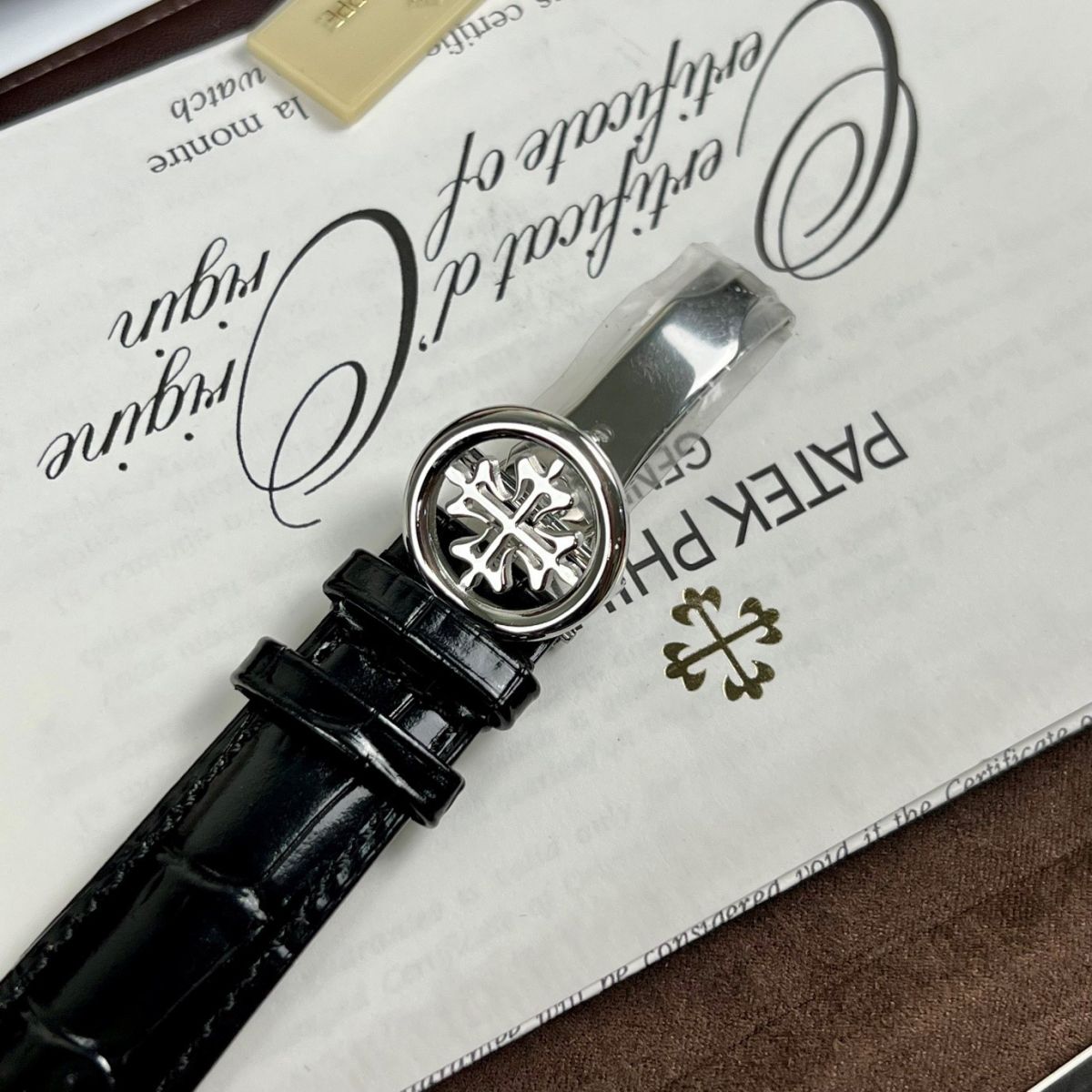 Patek Philippe Complications Annual Calendar 5396G-001 đủ phụ kiện đi kèm