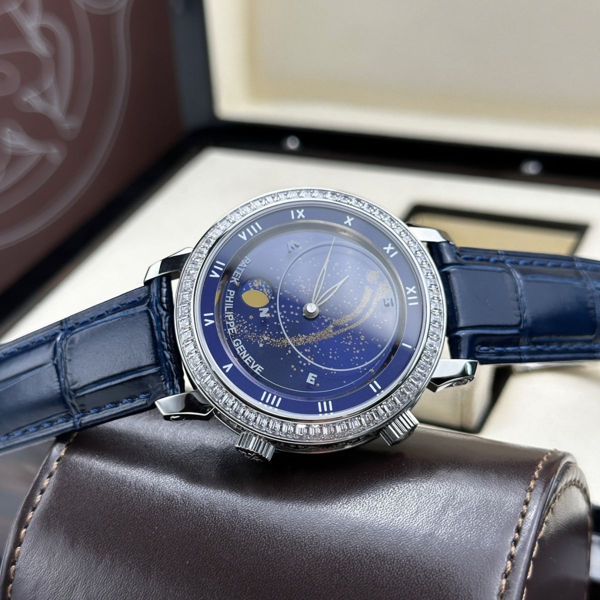 Patek Philippe Grand Complications 6104G-001 replica không kén người đeo