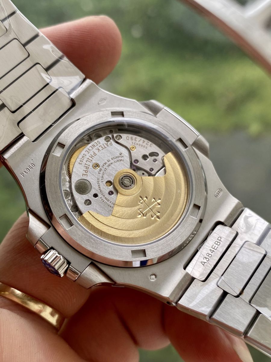 Cỗ máy Caliber 324 bền bỉ