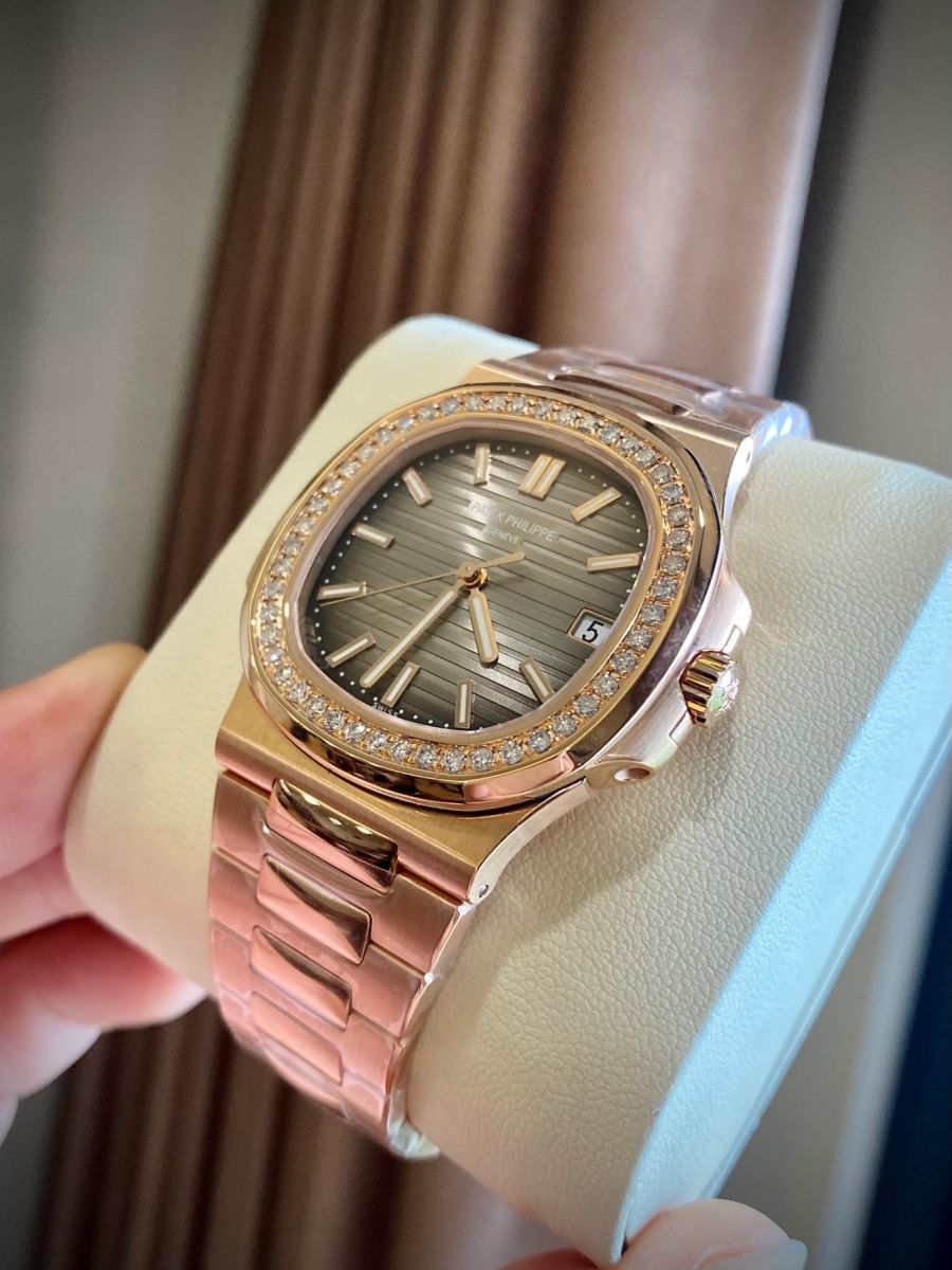 Patek Philippe Nautilus 5711/1R-001 40mm khẳng định giá trị bất diệt