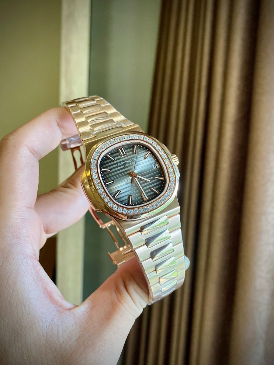 Diện mạo sang trọng, năng động của Patek Philippe Nautilus 5711/1R-001