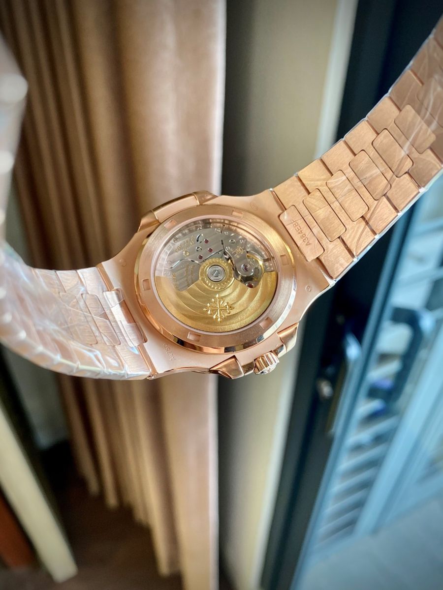 Đồng hồ Patek Philippe Nautilus 5711/1R-001 40mm luôn hấp dẫn mọi tín đồ