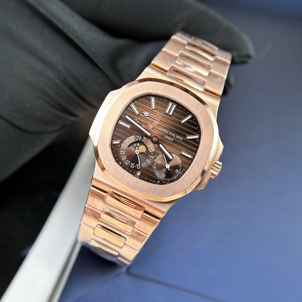 Siêu phẩm đồng hồ Patek Philippe Nautilus 5712/1R-001 siêu cấp