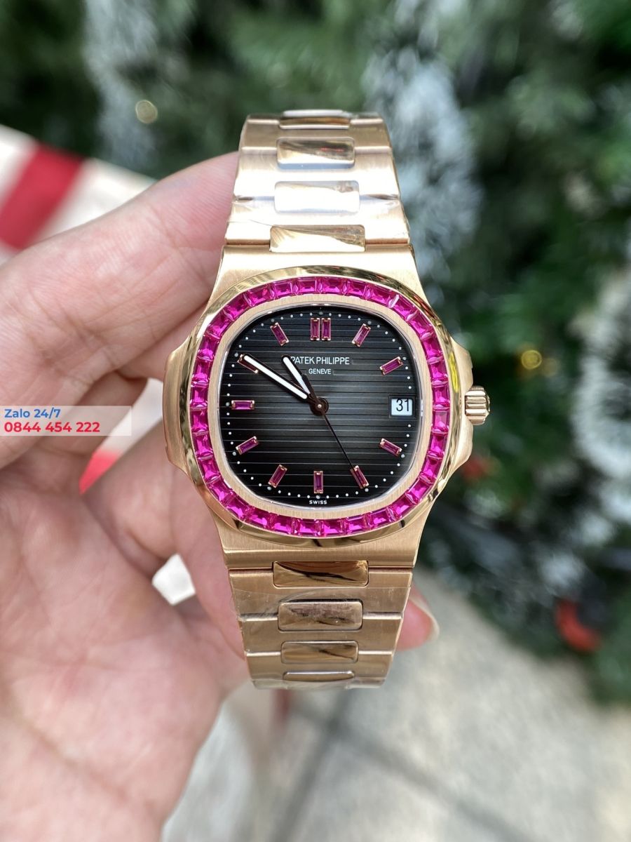 Đồng hồ Patek Philippe Nautilus 5723/112R-001 Rose Gold đẳng cấp và xa xỉ