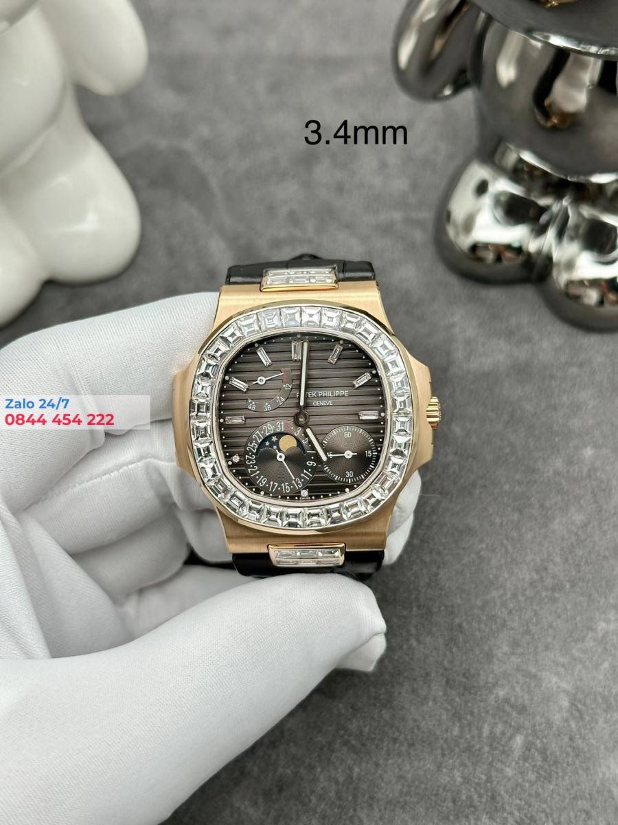 Siêu phẩm Patek Philippe Nautilus 5724/1R-010 Rose Gold kim cương Baguette bản máy mới