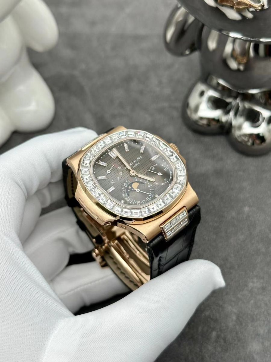 Đồng hồ Patek Philippe Nautilus 5724/1R-010 hơn cả kỳ vọng giá trị đầu tư