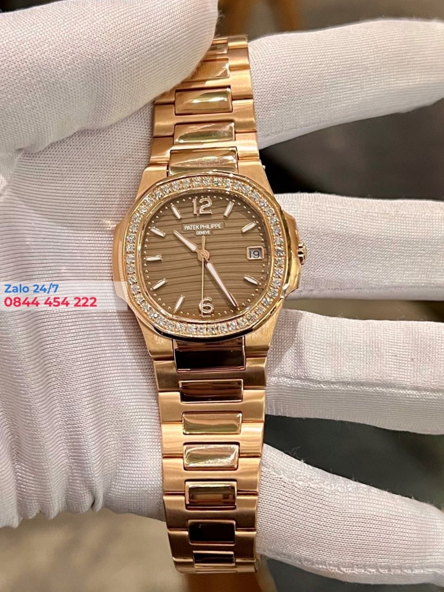 Siêu phẩm Patek Philippe Nautilus 7010/1R-012 dành cho phái đẹp