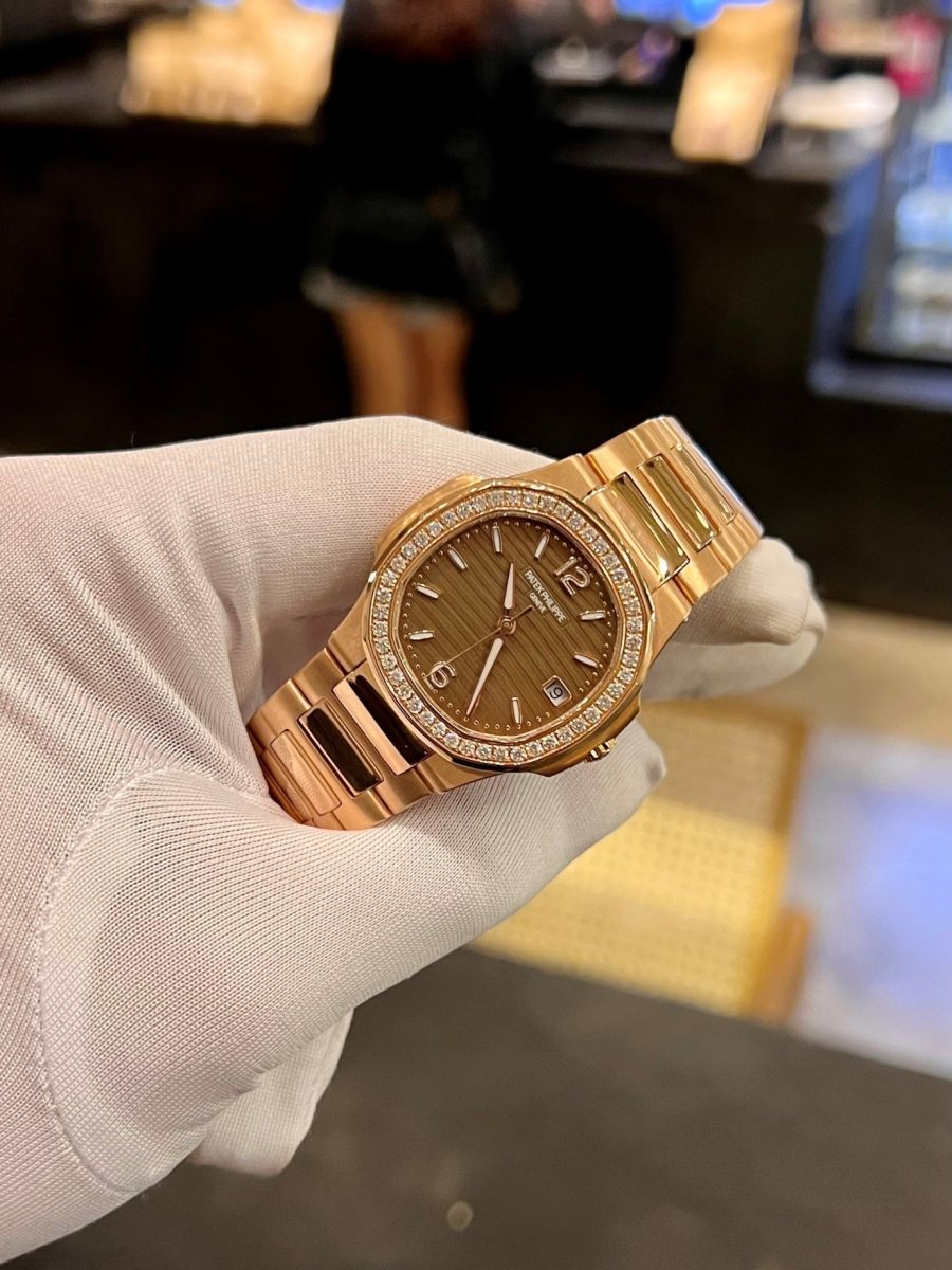 Giá trị Patek Philippe Nautilus 7010/1R-012 trường tồn với thời gian