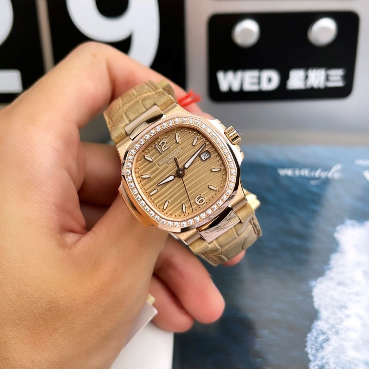 Patek Philippe Nautilus 7010R là đại diện tiêu biểu cho sự quý phái